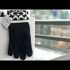 New Coach Knit Tech Gloves Women’s